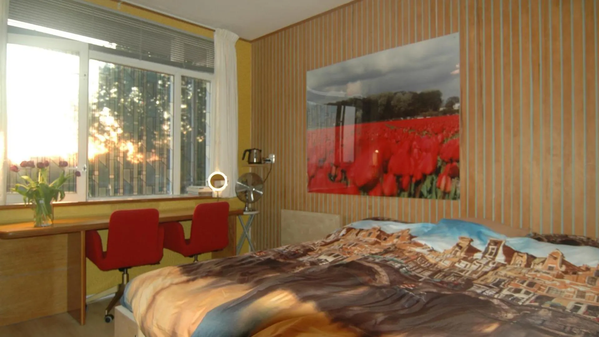 Bed And Breakfast Tulip Gallery contacts